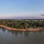 Vista aérea de la ubicación del campamento Tafika junto al río Luangwa.