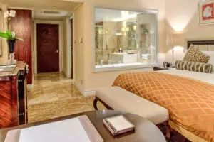 Amplio dormitorio.