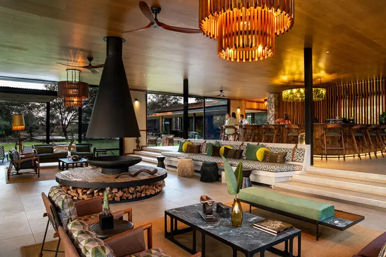 tanda-tula-safari-camp-bar-area