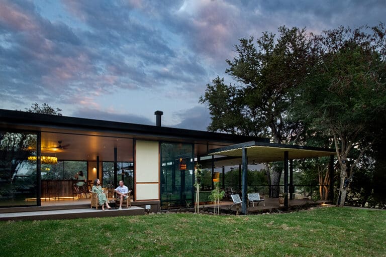 tanda-tula-safari-camp-exterior-área-principal-al-atardecer