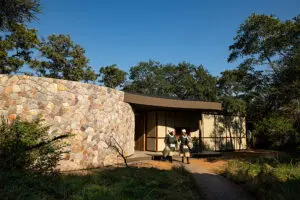 tanda-tula-safari-camp-walkway