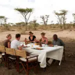 Je zult genieten van traditionele familiemaaltijden rond de tafel, hoewel de instellingen misschien een beetje anders zijn dan normaal!