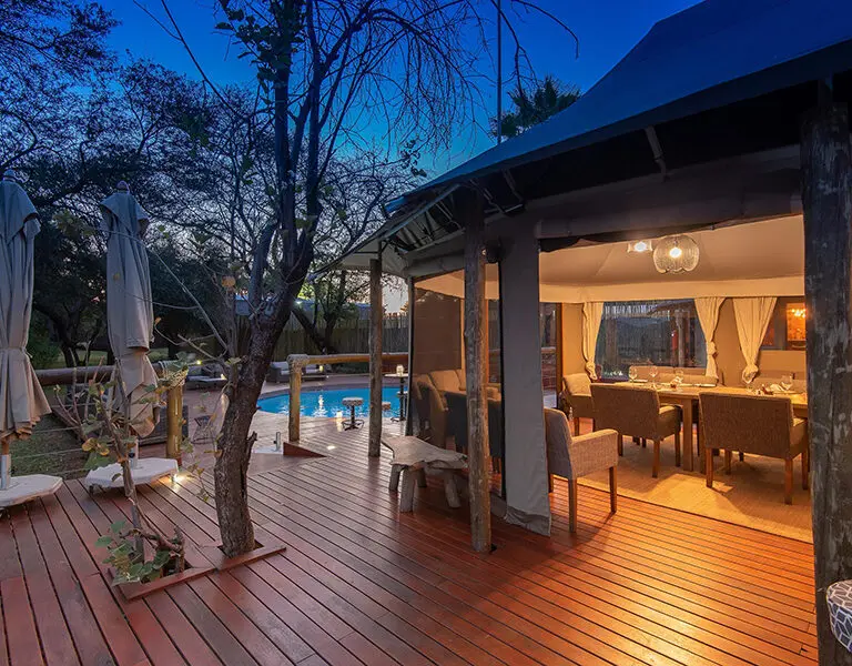 tau-game-lodge-madikwe-dining-at-night