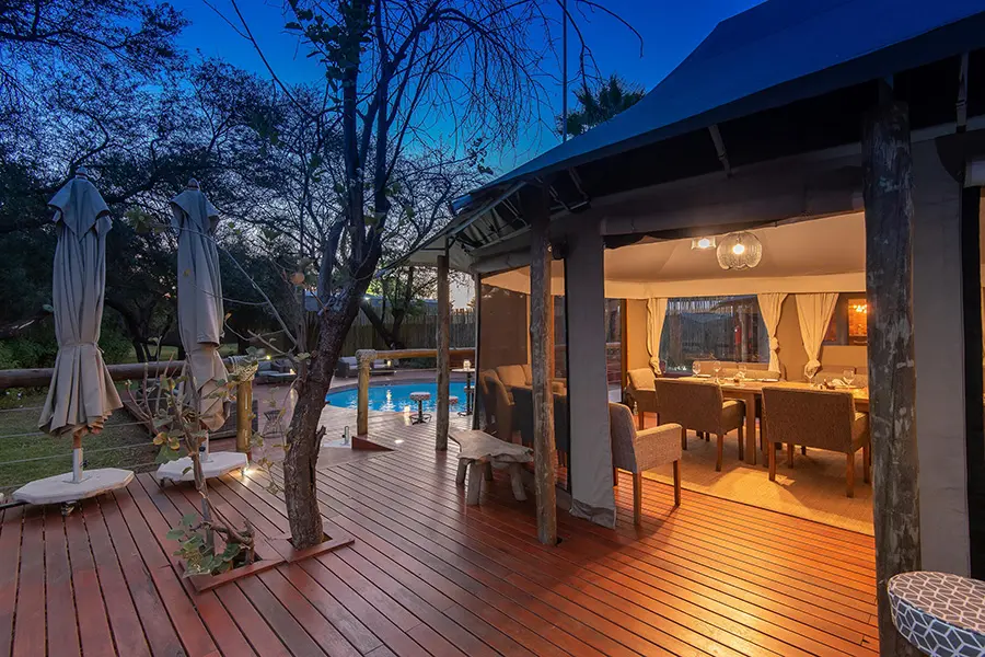 tau-game-lodge-madikwe-dining-at-night