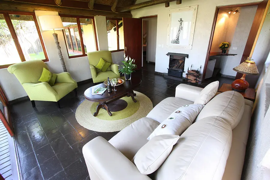 tau-game-lodge-madikwe-fam_suite_lounge