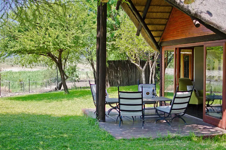 tau-game-lodge-madikwe-fam_suite_outside