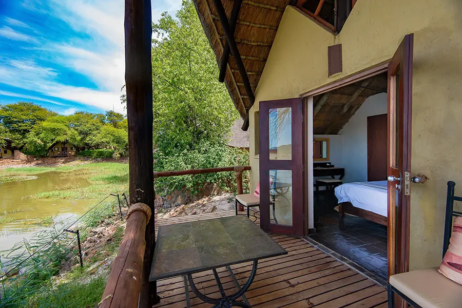 tau-game-lodge-madikwe-standard_chalet_balcony