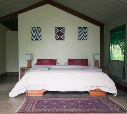 Tented suites are simple yet comfortable and have an en suite bathroom with plenty of hot running water.
