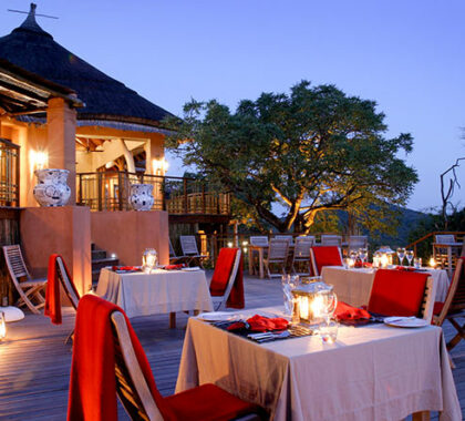 Take advantage of fine weather to dine outside & savour Thanda's famous slow-cooked cuisine.