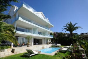 El jardín del Clarendon Bantry Bay.