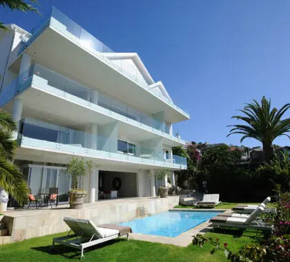 El jardín del Clarendon Bantry Bay.