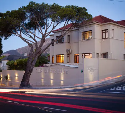 El exterior del Clarendon.