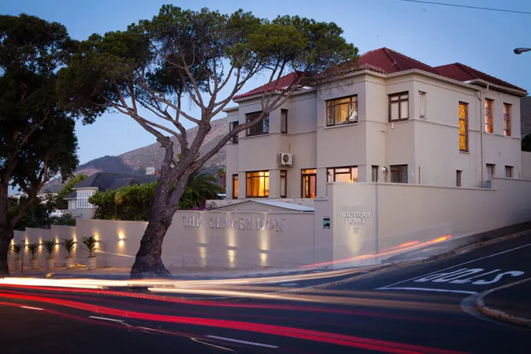 El exterior del Clarendon.