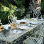 El almuerzo puede disfrutarse en el jardín.