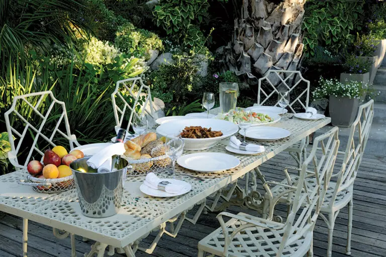 El almuerzo puede disfrutarse en el jardín.