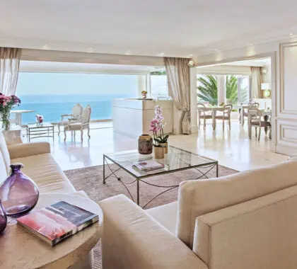 Salón y comedor del Clarendon Bantry bay.
