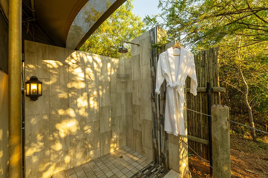 the-elephant-camp-vic-falls-zim-ele-camp-outside-shower