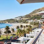La plage de Camps Bay est accessible à pied, mais vous préférerez peut-être le calme et l'intimité de la piscine et des chaises longues de l'hôtel.