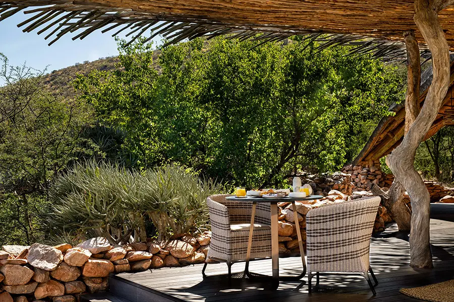 the-motse-tswalu-kalahari-sa-suite-verandah-seating
