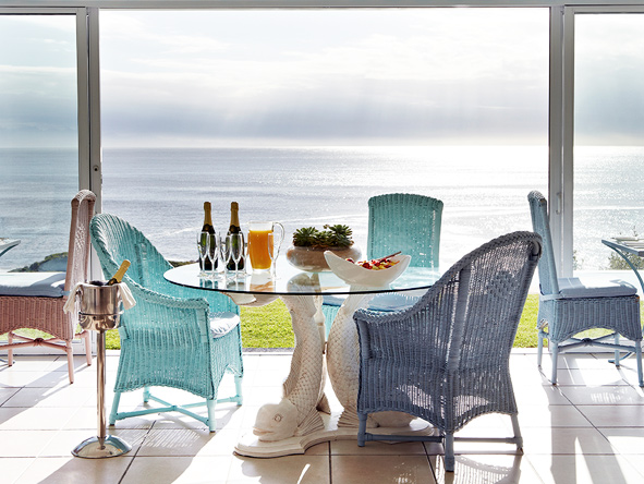 Enjoy a drink, light lunch or a coffee break on the open-air patio, framed by beautiful ocean views.