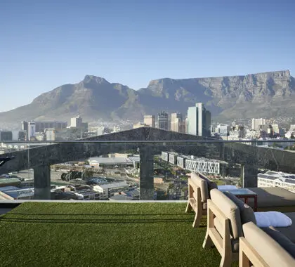 Vistas de Table Mountain desde la azotea de The Silo