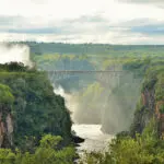 Explore las cataratas Victoria.