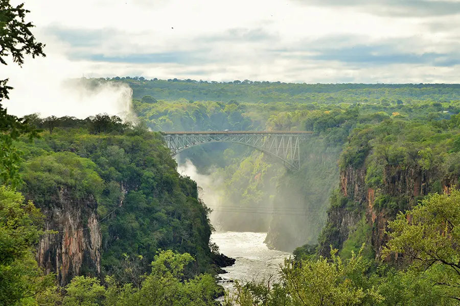 Explore las cataratas Victoria.