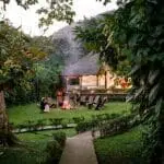La hoguera en el Sanctuary Gorilla Forest Camp.