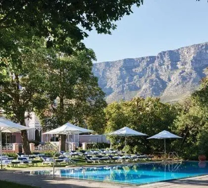 The-swimming-pool-at-Mount-Nelson,-A-Belmond-Hotel