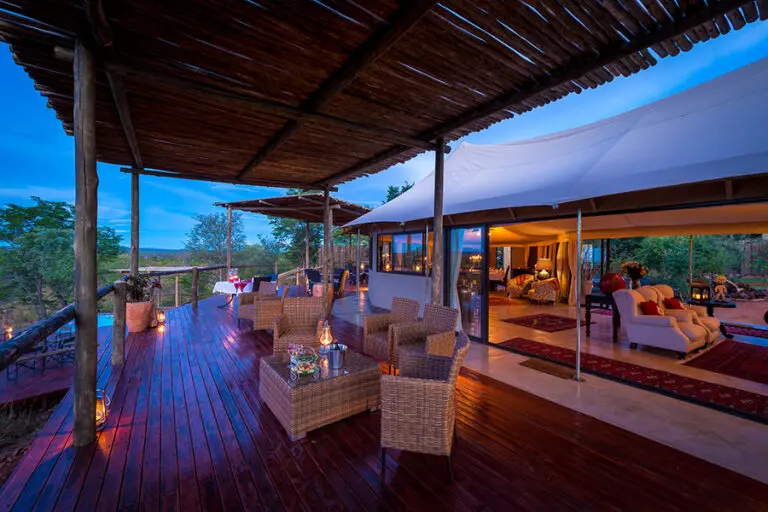 Enjoy drinks on the deck.