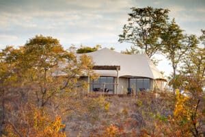 Vista exterior del campamento.