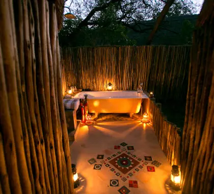 Un baño al aire libre para disfrutar de la brisa nocturna.