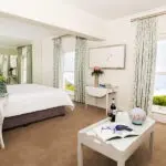 Duerma como un rey en la cama tamaño king.