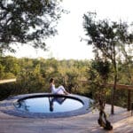Sólo hay tres suites en el superexclusivo Pioneer Camp, cada una con su propia piscina de inmersión situada en un mirador.