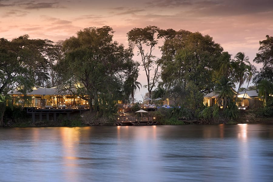 A orillas del caudaloso río Zambeze.