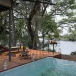 La terraza de las suites tiene vistas al río.