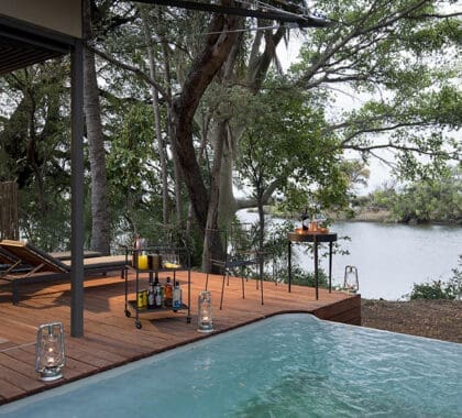 La terraza de las suites tiene vistas al río.