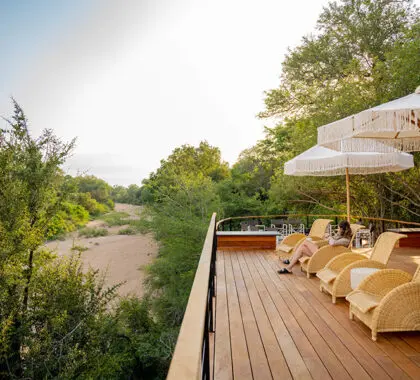 Thornybush-Game-Lodge---Deck-seating-overlooking-riverbed-