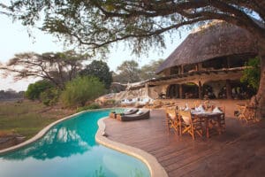 Cubierta principal y piscina de la casa de Chongwe.