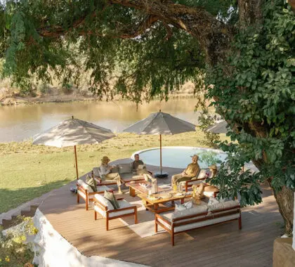 Cubierta principal y piscina de la casa de Chongwe.