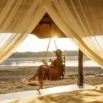 Un lugar ideal para sentarse en su columpio privado junto a la veranda con vistas al río Luangwa.