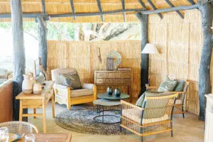 time-tide-mchenja-zambia-south-luangwa-main-camp-lounge-nook