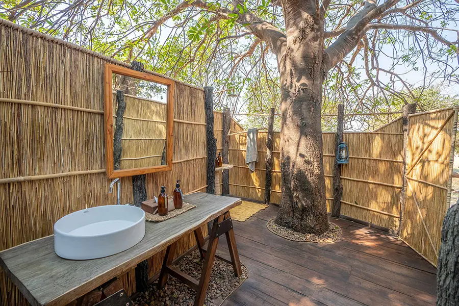 time-tide-nsolo-south-luangwa-zambia-outdoor-bathroom