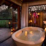 Treehouse Suite bath tub.