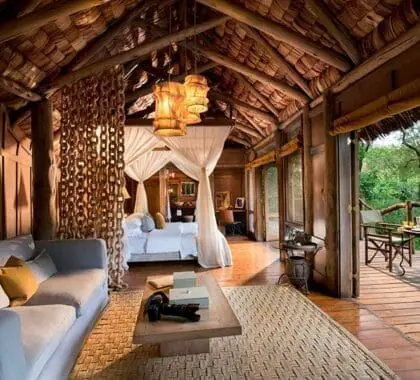 Interior de la suite Treehouse en el Lake Manyara Lodge.