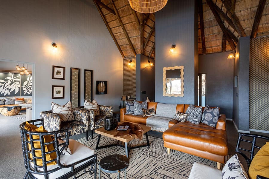 tuningi-safari-lodge-kruger-_family-suite-lounge-1