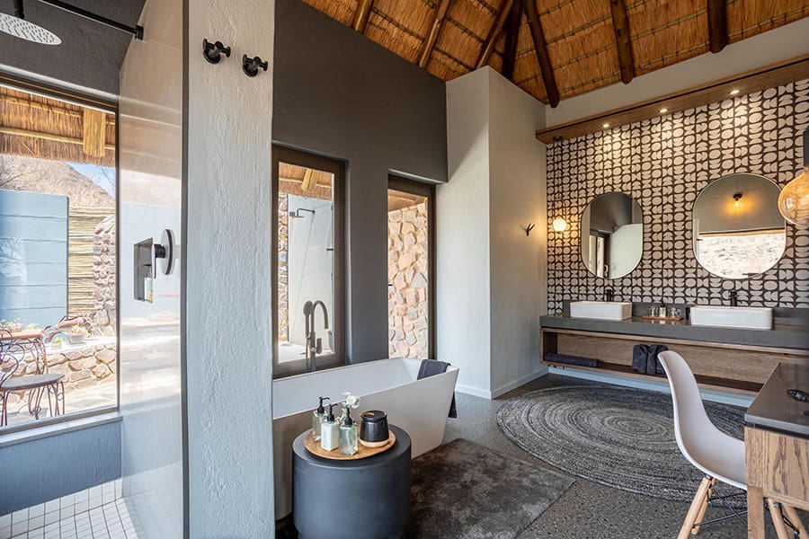 tuningi-safari-lodge-kruger-_luxury-suite-bathroom