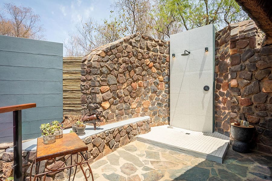 tuningi-safari-lodge-kruger-luxury-tent-outdoor-shower