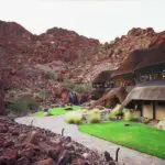 The developers used natural stone and thatch and chose paint hues to match that of the surrounding rocks and Namibian plains