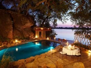 Con vistas al río Zambeze, el extraordinario Tongabezi Lodge es desde hace tiempo uno de nuestros principales destinos de luna de miel.